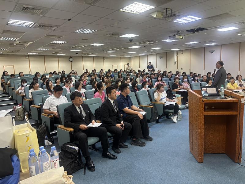 育達科技大學龍清勇副校長為活動開場致詞,表達對日本早稻田教授團隊的歡迎及指導致謝。