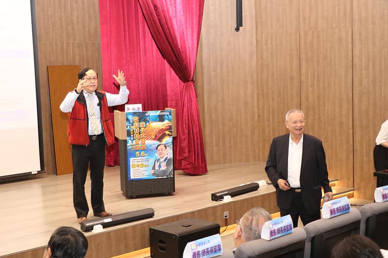 林昭庚講座教授主持《博雅經典講座》。
