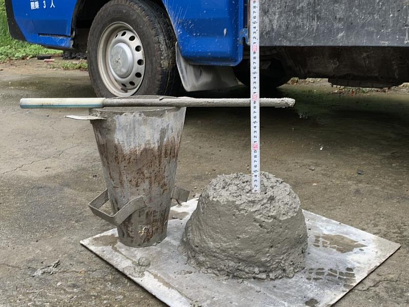 碳纖維混凝土坍度19cm，現場好操作，纖維分散均勻無團聚狀況。
