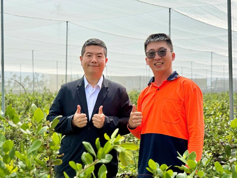 農業信用保證基金總經理陳冠丞及第6屆百大青農楊士藝。