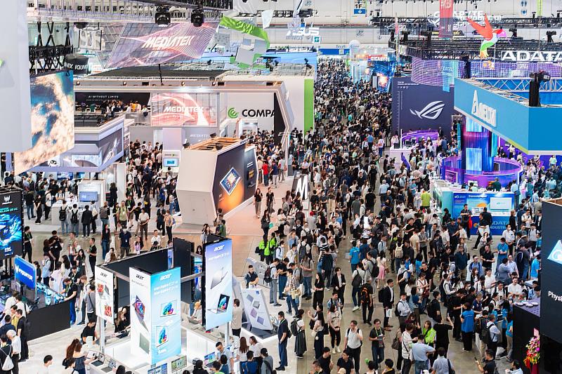 1. COMPUTEX 2026吸引全球科技產業人士熱烈參與,展期間串聯國際創新能量與商機交流,展現台灣在全球AI產業鏈的重要地位。(貿協提供)