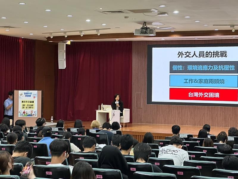 外交部非政府組織國際事務會胡玉純副參事。