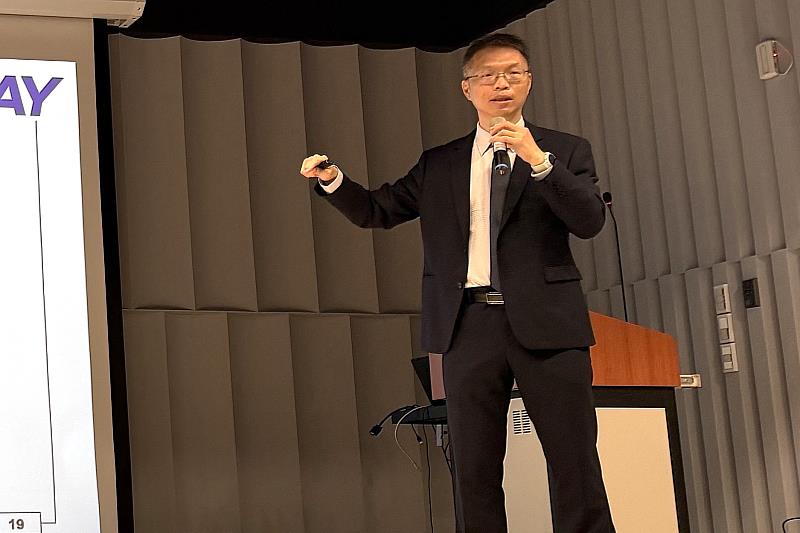 昱鐳應材副總經理葉國良博士蒞校帶來精彩的專題演講。