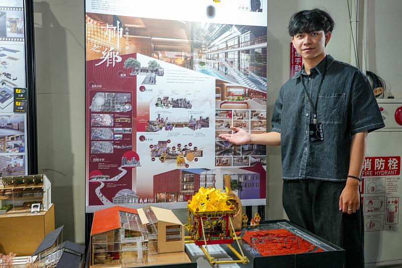 洪偉致作品〈神之鄉〉聚焦空間改造，注入北港深厚的媽祖與工藝文化，受到好評。