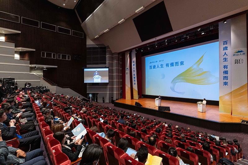 論壇聚焦「代謝管理、情緒管理、財務支持」3大面向,現場座無虛席,吸引逾千位民眾參與。