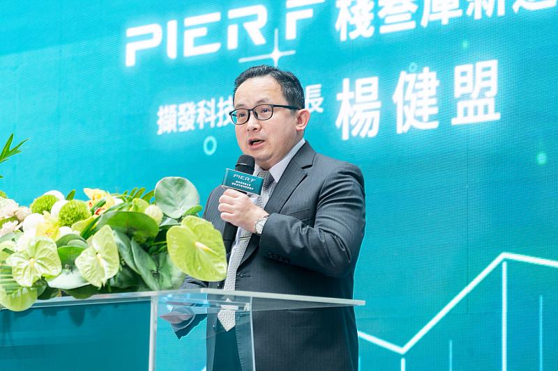 擷發科技董事長楊健盟博士表示,擷發科技將以AI軟硬整合優勢進駐高雄棧叁庫,助力智慧交通與城市安全發展。