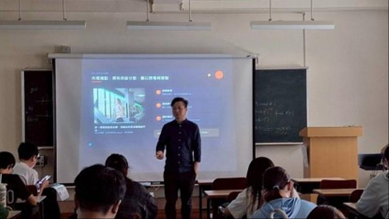 U.CR+智慧穿戴科技執行長蔣琦瑤受邀至澎湖科技大學「運動健康科技與保健營養應用」課程進行外聘專題講座,向學生分享U.CR+穿戴式電訊號偵測、T-SoX智慧運動AI互動器材與AI運動處方於運動科學及「AI健康促進標準化」之應用。