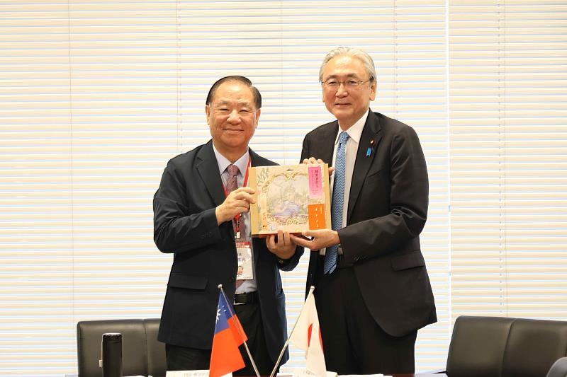 救國團葛永光主任率青年代表團拜會日華議員懇談會會長古屋圭司。