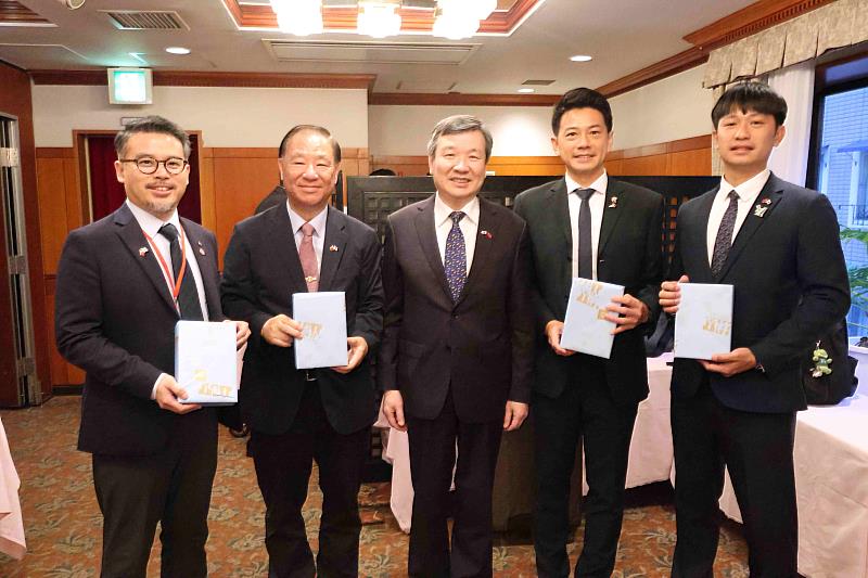 駐日代表處李逸洋大使歡迎葛永光主任及青年訪日團一行。