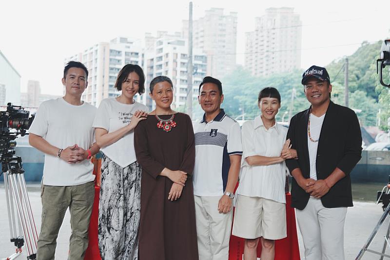 范逸臣、民雄18年後再合體。左起：范逸臣、Luji黃莉、莉芙．烏娃兒、民雄、張本渝、Sakinu撒基努。