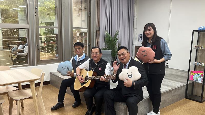 桃園市社會局陳寶民局長、桃園張老師高國安主委於第四少年中心。