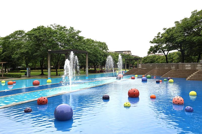 「陶博館水廣場戲水池」將於6月17日起至8月30日開放。