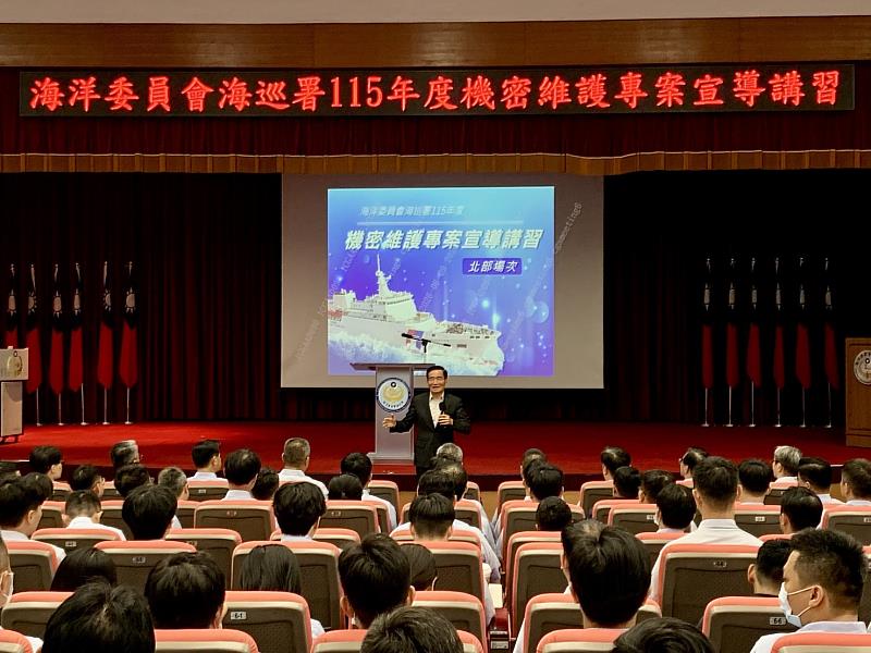 海洋委員會副主任委員兼海巡署張忠龍署長致詞。