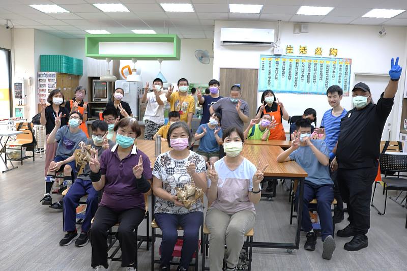 共度端午好食光 伊甸邀社區長輩與身障者一起Fun粽趣