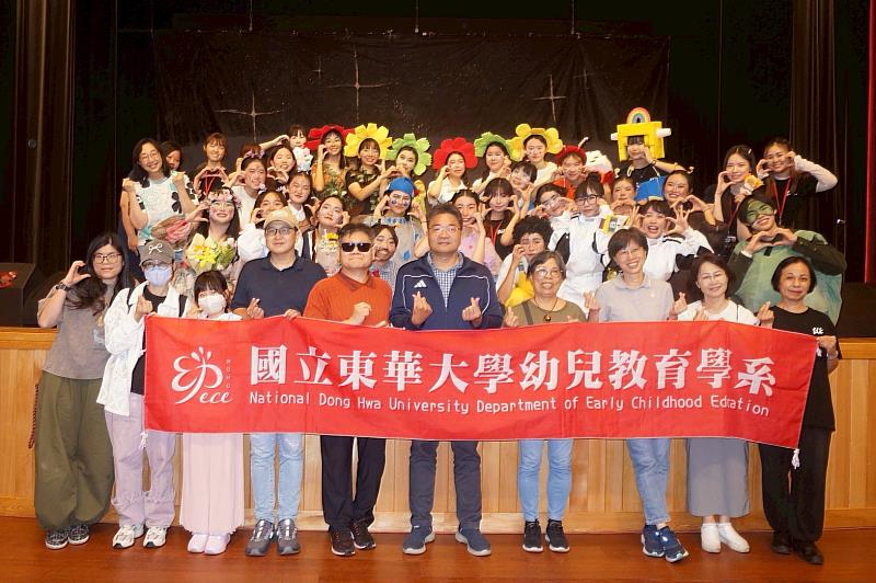 116級31位學生與系上指導老師大合照。