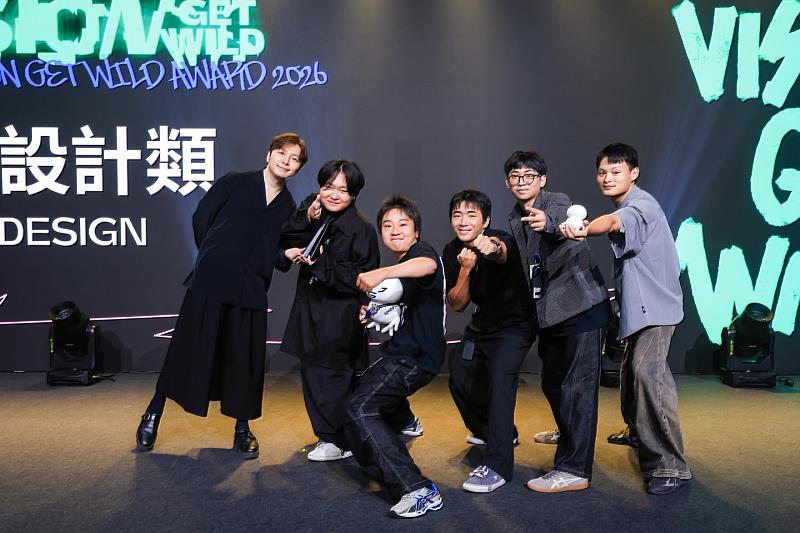 視傳系畢製主視覺《煙霧十六入裝》榮獲2026放視大賞視覺設計組金獎。（取自放視大賞官方FB）