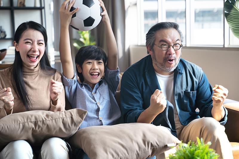 端午連假即將到來，中嘉寬頻推出多元影音方案，月付$99起，CATCHPLAY+、DAZN精彩電影戲劇及運動賽事輕鬆看。
