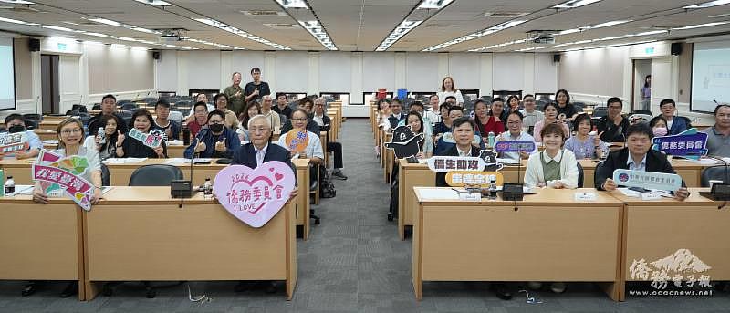「115年產攜專班技高學校工作坊」現場合影。