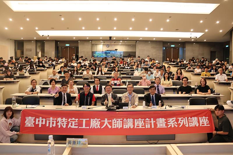 「AI永續大師講座系列」邀請到台電前董事長黃重球與台達電永續長周志宏，深入探討企業如何兼顧能源韌性與永續競爭力。