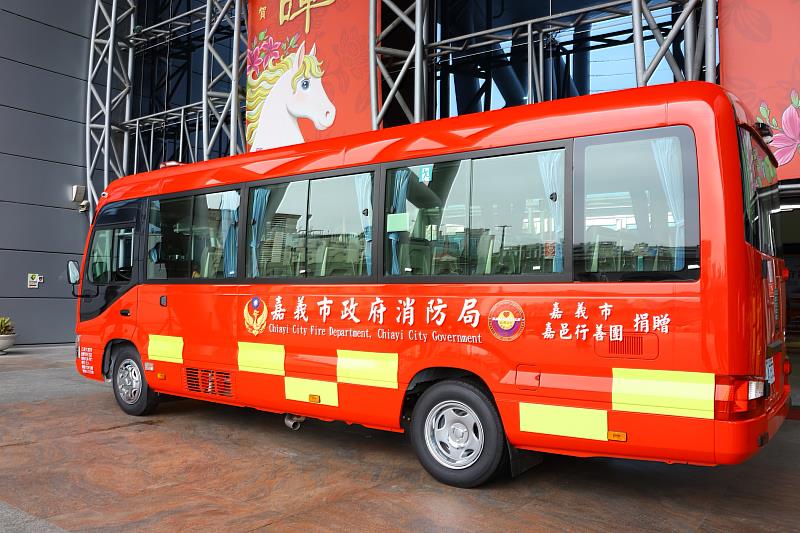 嘉邑行善團捐贈特搜中型巴士 提升救災人力及裝備運輸效能