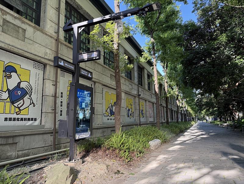 遠傳協助松山文創園區建置智慧杆示範場域,提供AR拍照、互動遊戲及導覽服務,已累積近百萬次互動。