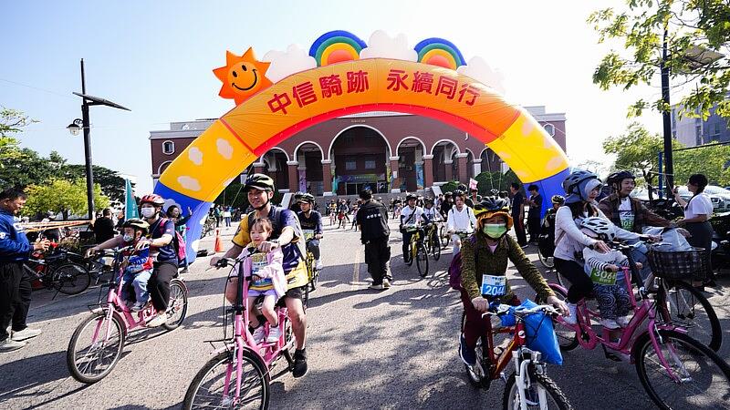 中信科大推動全齡校園,打造青銀共學共融場域。(圖/中信科大提供)