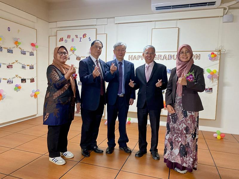 執行董事曾鴻鍊（左3）及董事蔡銘哲（左2）也親自向盟校代表問候致意，表達學校高層對國際盟校的重視與東道主的熱忱。