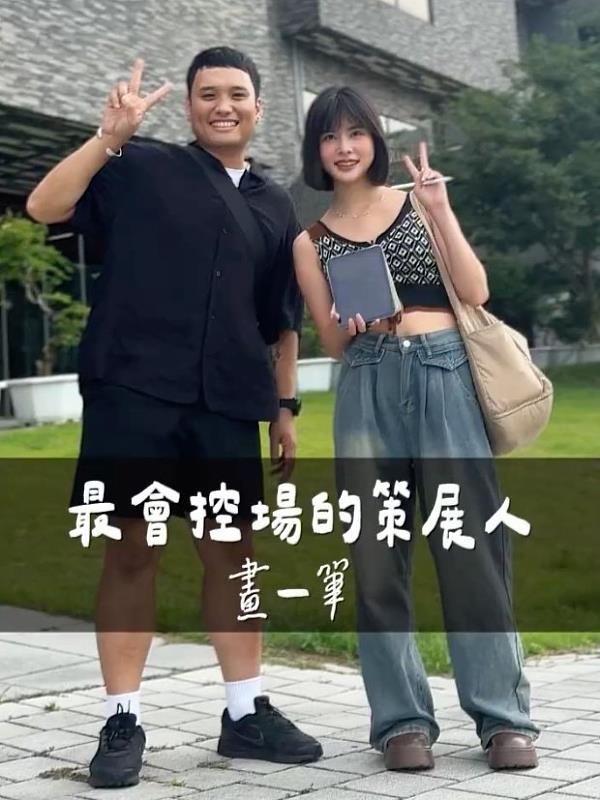 知名網紅TY(右)親訪活動策展人Piling Citey(左),現場用電繪畫下她的感動。(圖片來源 TY IG: tangying.ty)