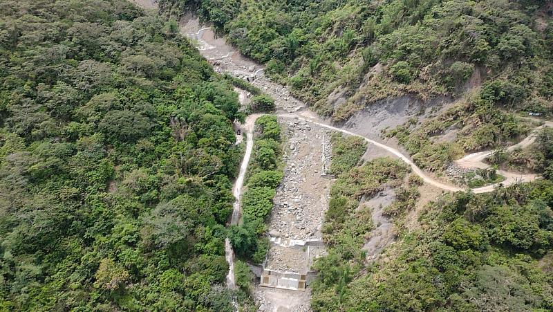 青龍坑土砂防治三期工程主要保護密枝里新社區、南192區道交通動線及周邊約30公頃林地資源。