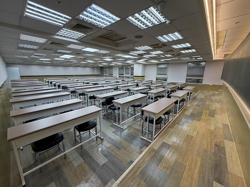 在得勝者文教的教室，學生座位寬敞，不會有擁擠的感覺。