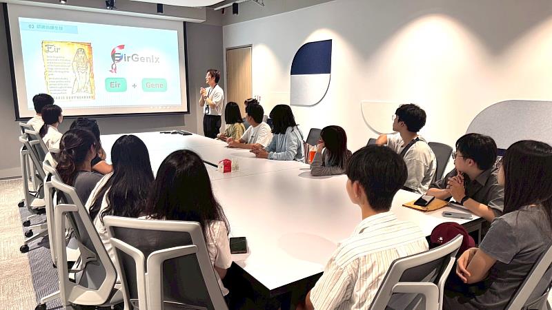 台康生技安排企業簡介與專業交流,讓學生深入了解生物製劑研發與產業發展趨勢。