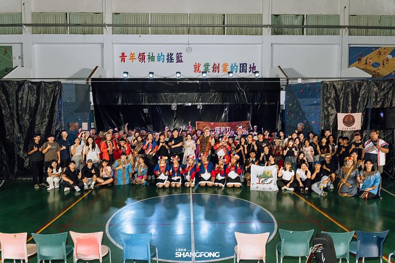 《鄒圍的人》原住民族樂舞文化成果展演圓滿成功大合照。
