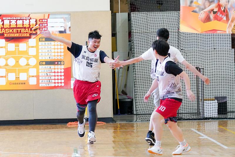 永慶房屋強調「團隊共戰」，一人接受客戶委託，整個團隊都是幫手，建立同事間的好感情。