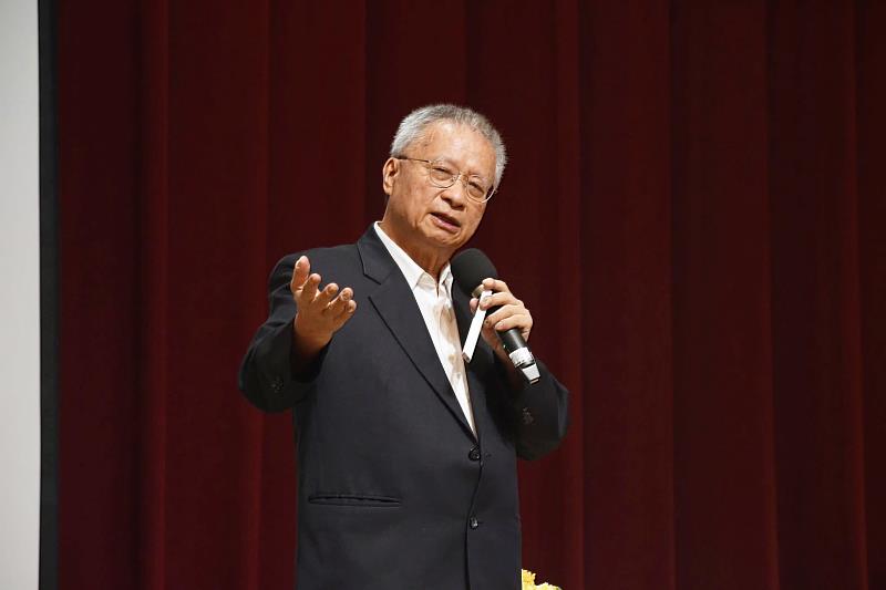 林昭庚院士以「我的知識旅程與生命選擇&中西醫結合談養生之道」作科普演講。