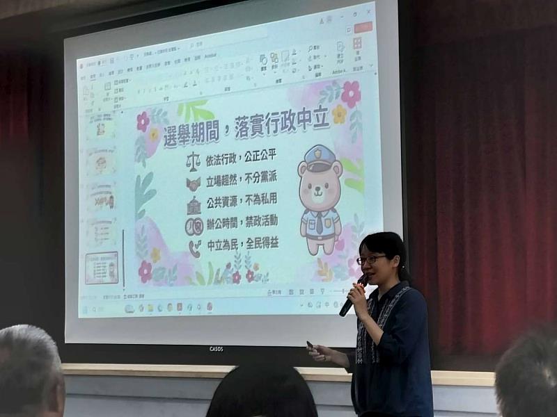 政風處於東區區公所推動反賄選與行政中立宣導。