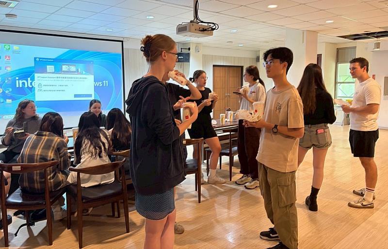 外籍學生及雲科大學生一同用餐並進行交流。