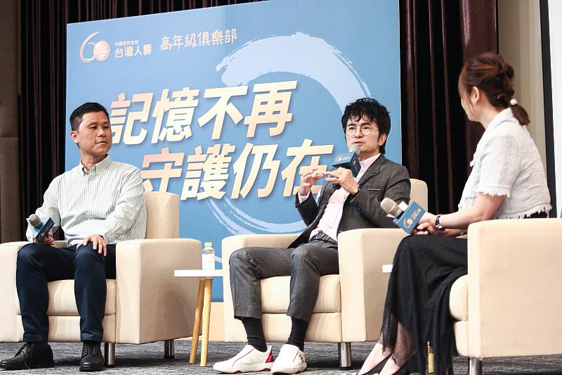 台灣人壽名人講座全臺開講,藝人唐從聖(圖中)分享陪伴失智家人的心路歷程/台灣人壽提供