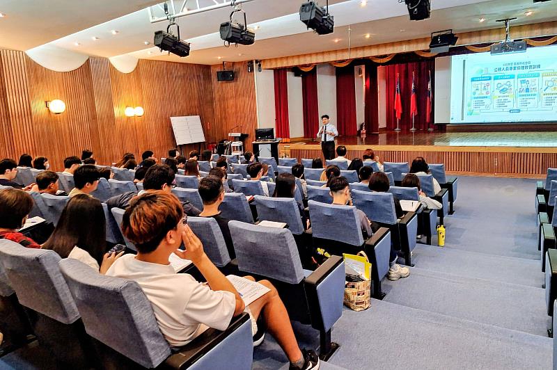 嘉義縣社會局攜手地檢署深化同仁廉能法治觀念