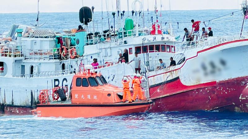 攘外安內馬不停蹄 海巡馳援遠海失去電力漁船