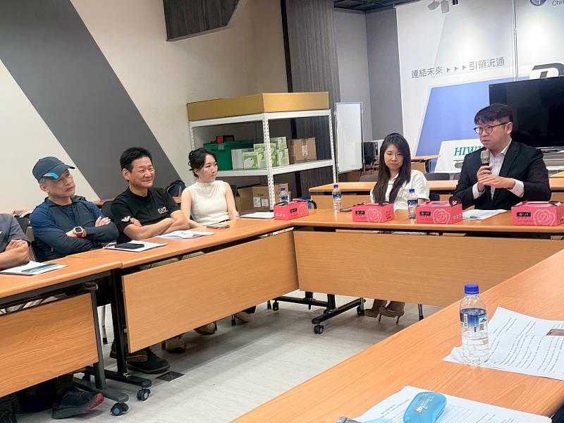 財金系系友焦點座談之中國信託銀行理財專員張傳斌。（照片/校方提供）
