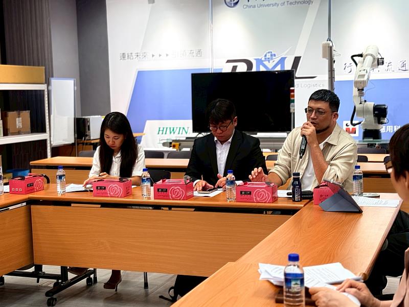 財金系系友焦點座談之禾陽整合行銷公司鄧詠劭總經理。（照片/校方提供）