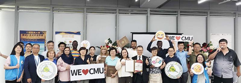 「雙語化學習計畫期末成果發表會」師生合影。