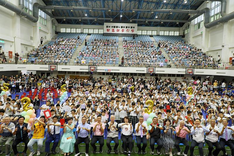 嘉義市畢業季登場！黃敏惠市長勉勵孩子向光而行 照耀他人