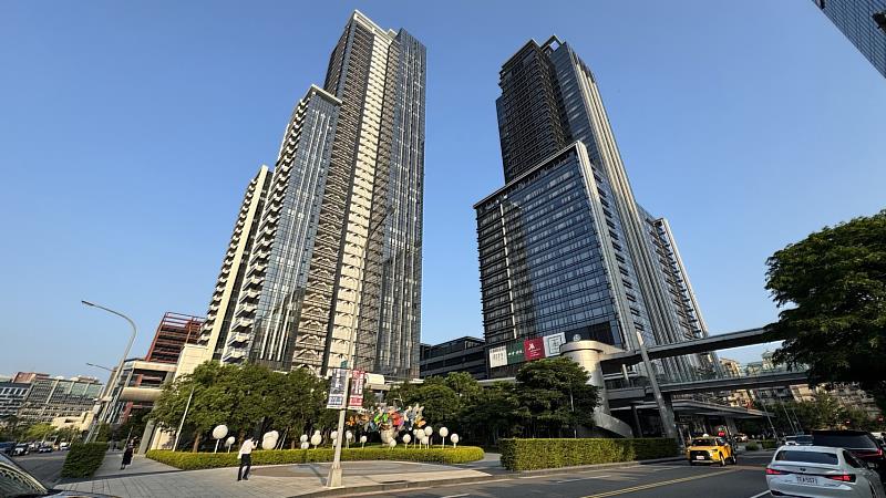 信義房屋大直樂群店專案經理簡子雲表示,大直坐擁水岸、百貨、知名學區,更有捷運與地理位置優勢,是許多高端資產族群自住首選區。