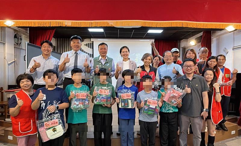新北市議員洪佳君攜手樹林救國團 展開偏鄉贈書與愛心捐款