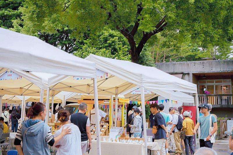 過往《療癒市集》活動現場吸引不少民眾前來逛市集、交流。