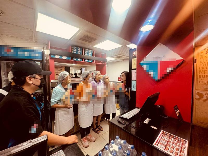 銀髮披薩師傅體驗上工!臺東攜手披薩連鎖店助高齡者重返職場