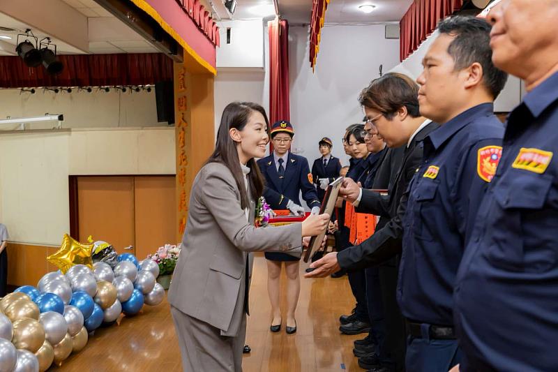市長高虹安頒獎表揚優秀警察同仁