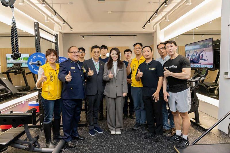 警察局健身中心正式啟用合照