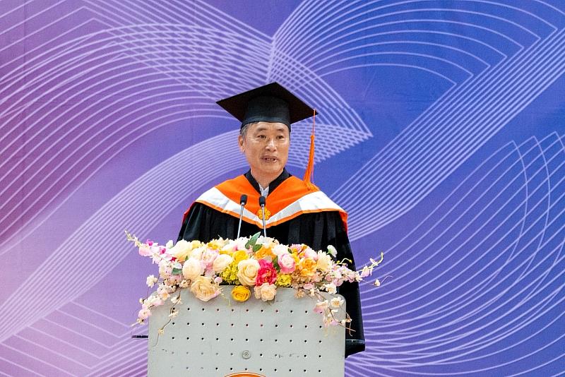 【校長黃能富致詞】南臺科大校長黃能富於 115 級畢業典禮致詞,宣示學校將以「實體 AI 」為核心展開大型產學佈局,勉勵學子以好奇心與韌性迎戰未來。